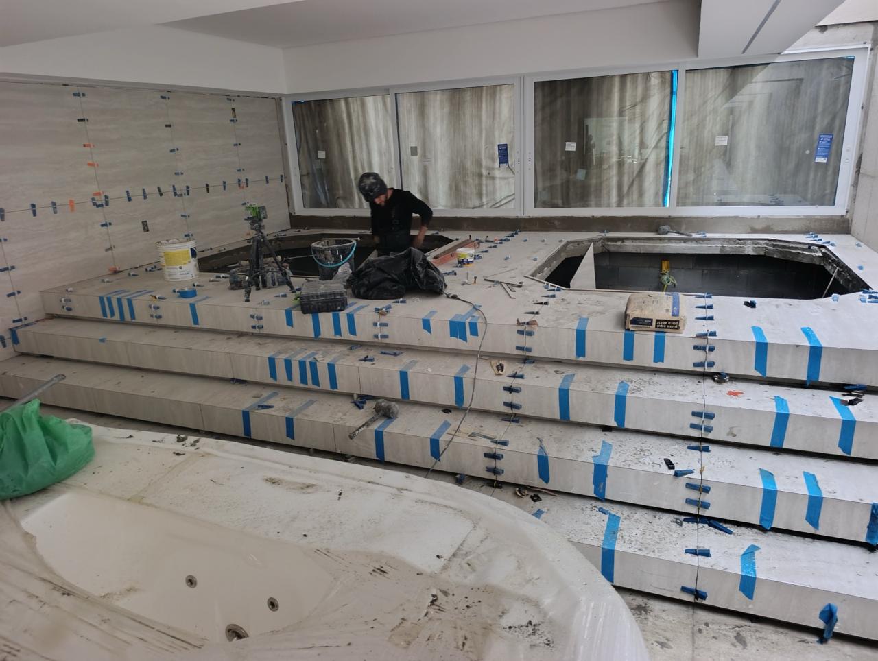Acabamento em porcelanato de grande formato